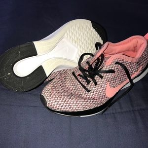 Girls Nike Sneakers - Grade School - size 3